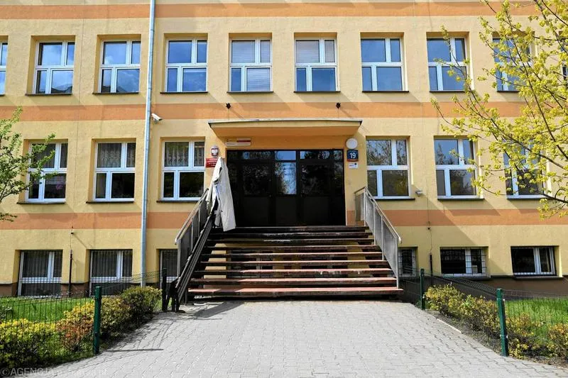 Zwroty akcji w Szkoła